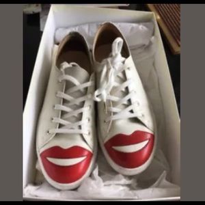 Kiss me sneakers